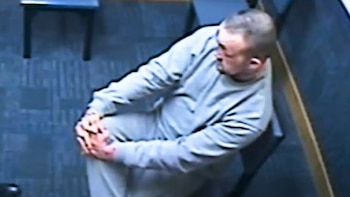 Le dio refugio durante un mes, pero le robó y lo mató a golpes mientras lo filmaba: los detalles del crimen que conmocionó a Inglaterra