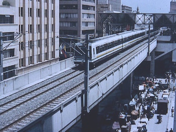 El Metro de Medellín reveló informe sobre el mal uso que los ciudadanos le brindan al botón rojo y palanca azul en el interior del tren. -crédito @metrodemedellin /X