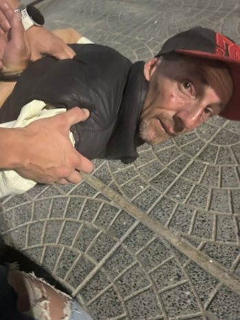 José González al ser detenido