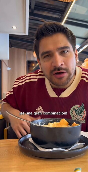 El creador destaca la sorpresa ante la combinación de sabores y celebra la creatividad de la gastronomía colombiana en el video viral - crédito Ale&Joe/Instagram