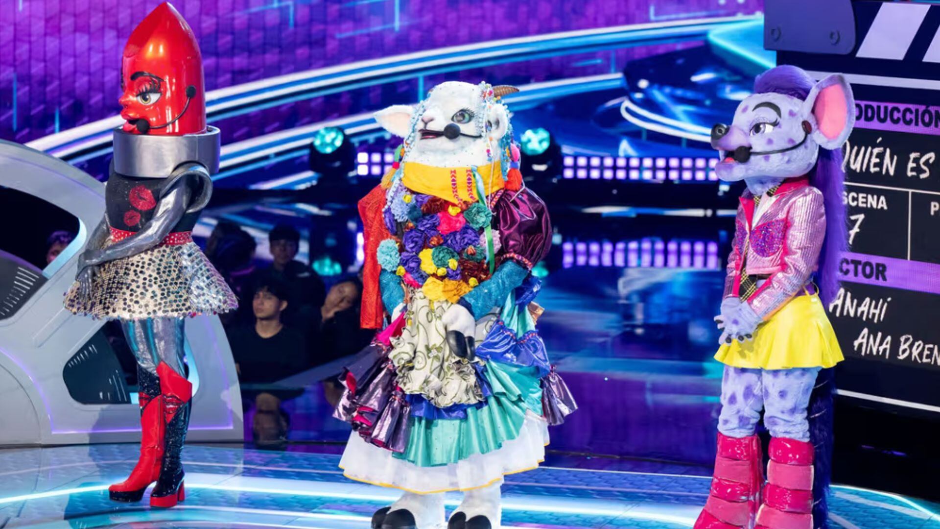 La noche del domingo 9 de noviembre dos personajes abandonaron la competencia. (¿Quién es la Máscara?)