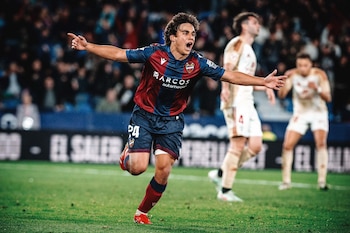 El mediapunta español de 23 años llegaría del Levante UD a Coapa con un contrato por tres temporadas. (X/ @LevanteUD)