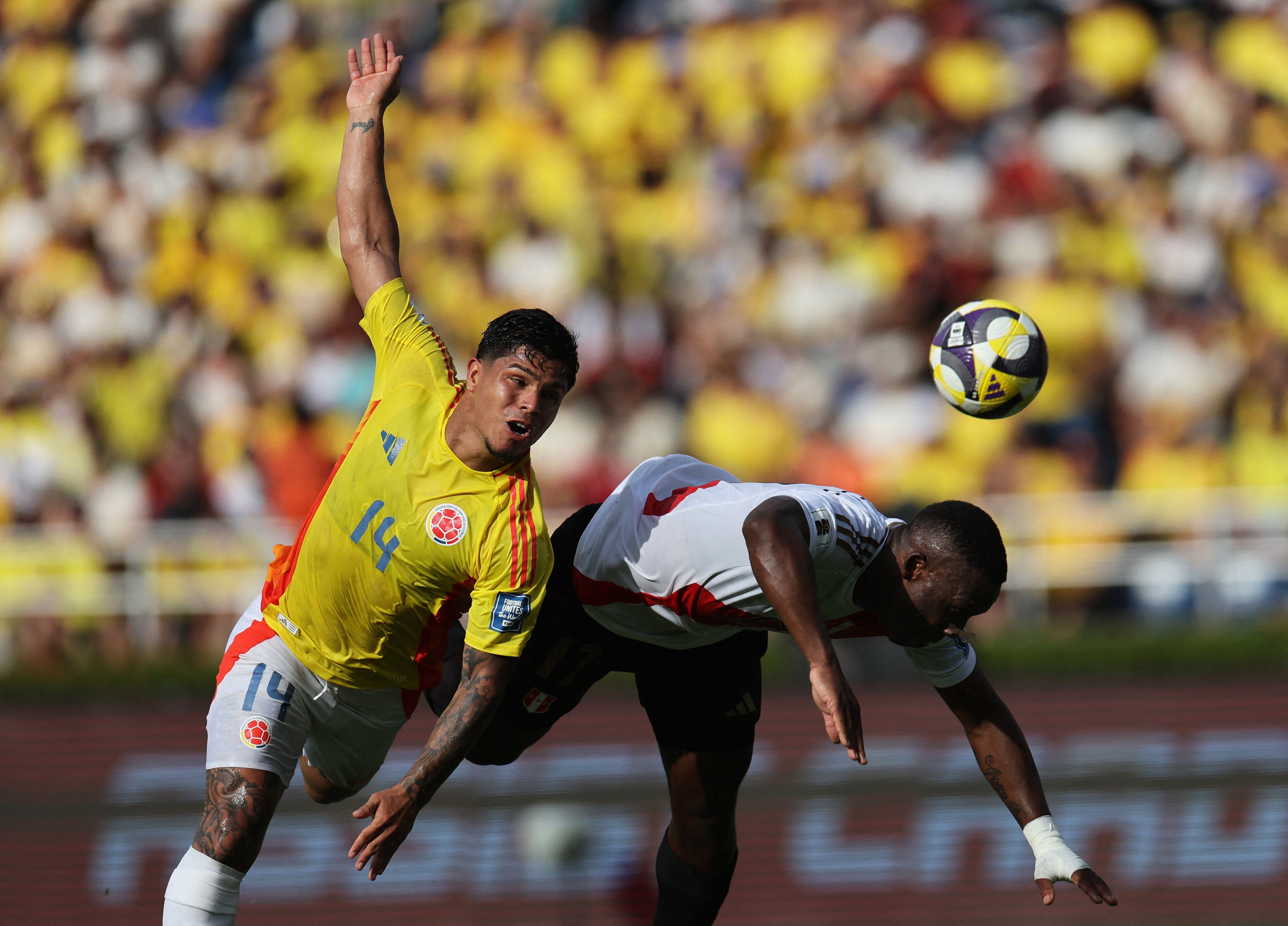 Tanto Juan Camilo Hernández como Jhon Lucumí son importantes para la selección Colombia, que espera usarlos en los amistosos ante Francia y Croacia - crédito Luisa González/REUTERS
