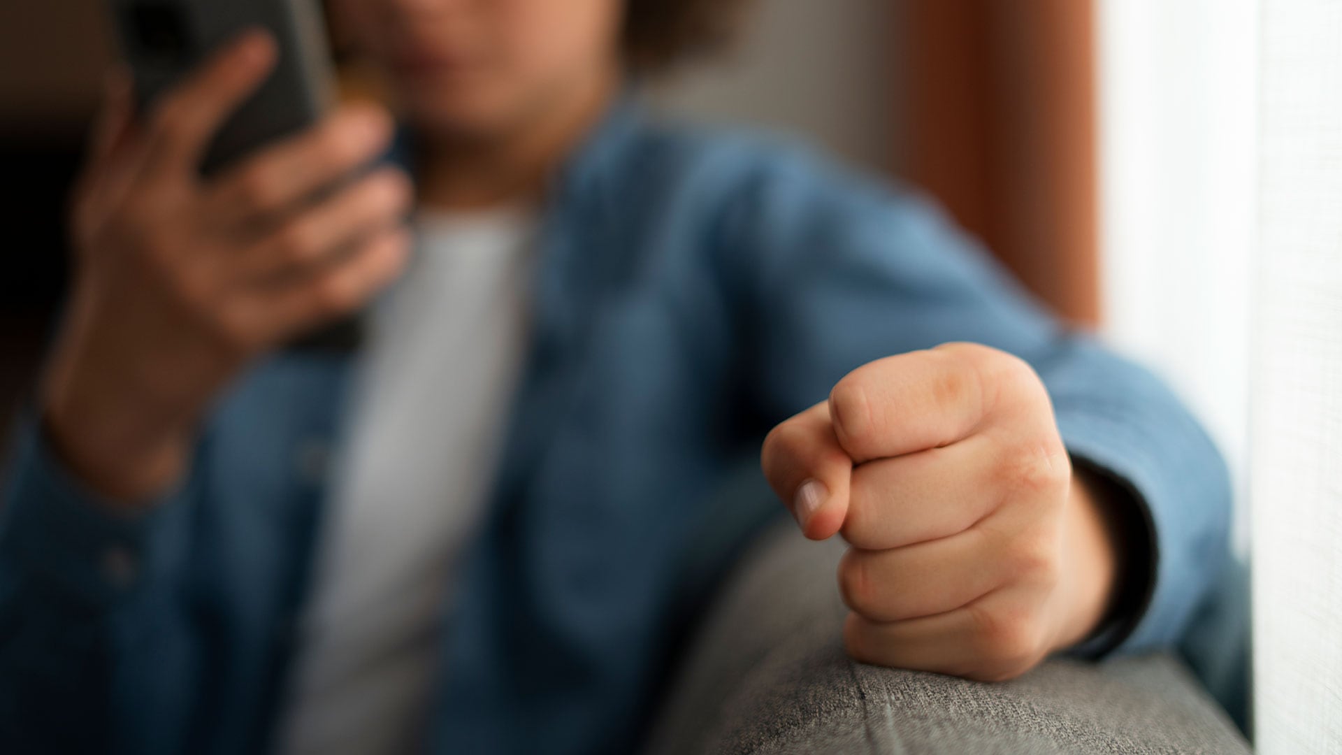Iain Drennan, director de WeProtect Global Alliance, alertó sobre el avance de la inteligencia artificial en la generación de material de abuso sexual infantil (Freepik)