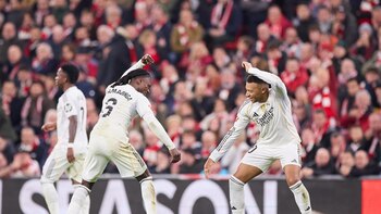 CORR. Mbappé y Vinícius viajan