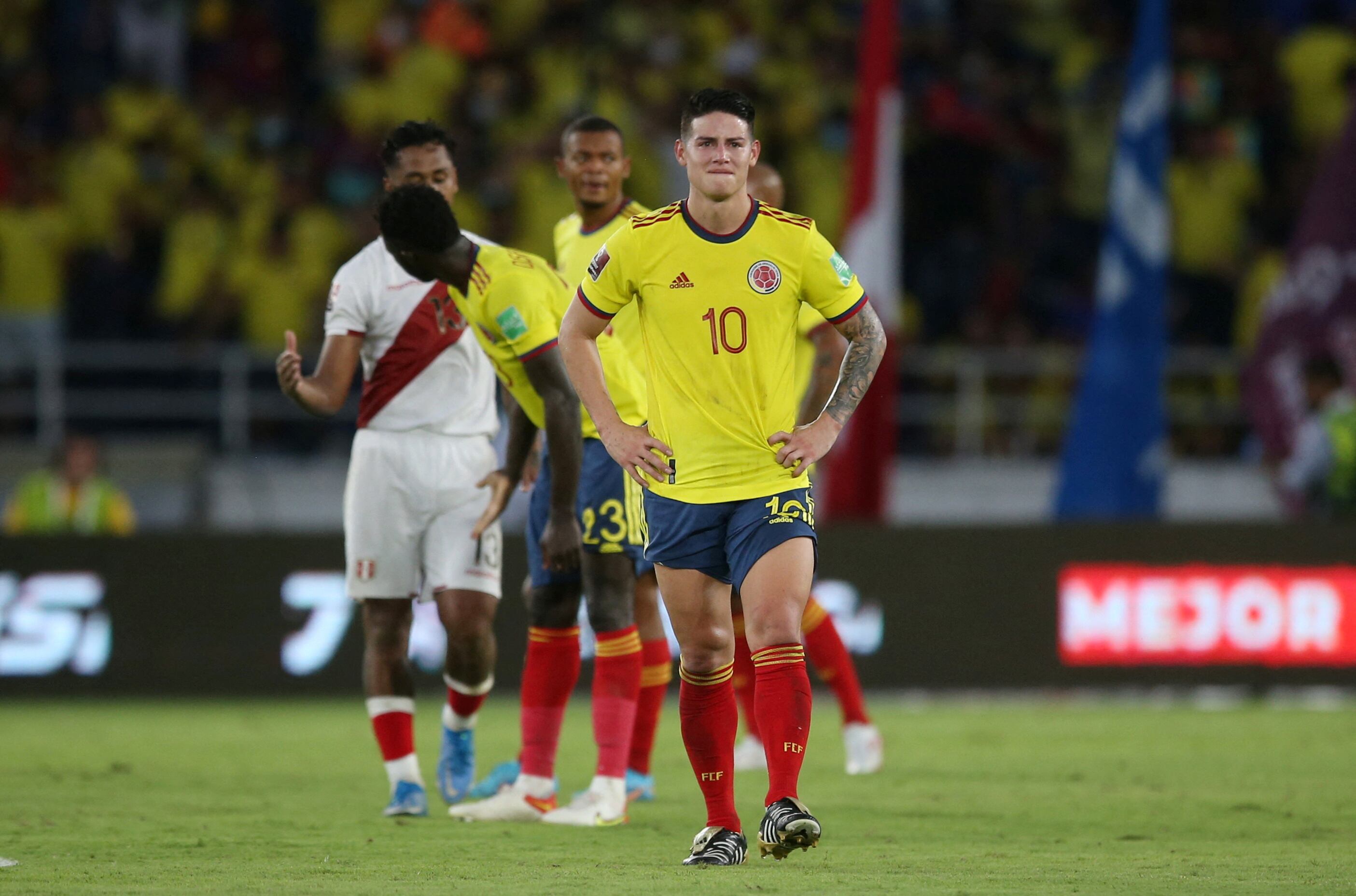 La etapa de las Eliminatorias a Catar 2022 representó el momento más complejo para James Rodríguez con la selección, cuyo desenlace llegó en la derrota ante Perú en Barranquilla, en enero de 2022 - crédito Luisa Gonzalez/Reuters