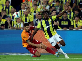 Saint-Maximin convirtió cinco goles y dio cuatro asistencias en 31 partidos con el Fenerbahce (REUTERS/Murad Sezer)