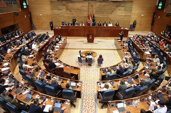 08/10/2026 Hemiciclo durante el pleno de la Asamblea de Madrid, a 8 de octubre de 2026, en Madrid (España). La Asamblea de Madrid celebra el primer Pleno desde que el presidente del Gobierno oficializara la convocatoria de elecciones generales para el 29 de noviembre, con la vivienda como principal telón de fondo y también como eje principal en las preguntas de control de la oposición a la presidenta madrileña.
POLITICA
Eduardo Parra - Europa Press