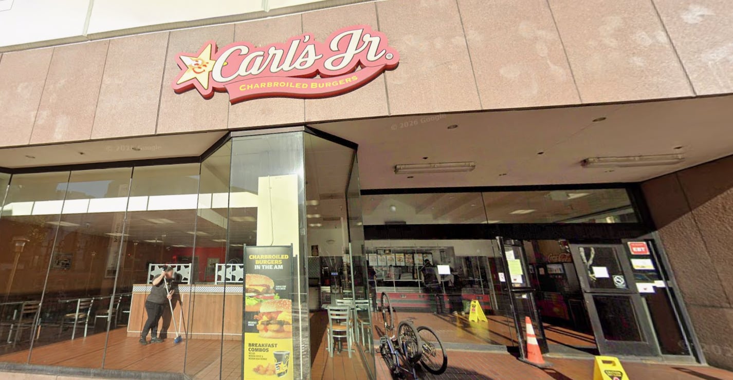 Las operaciones de Carl’s Jr. sufren pérdidas mensuales superiores a USD 600.000, agravadas por menores ventas y mayores costos laborales (Captura Google Maps)
