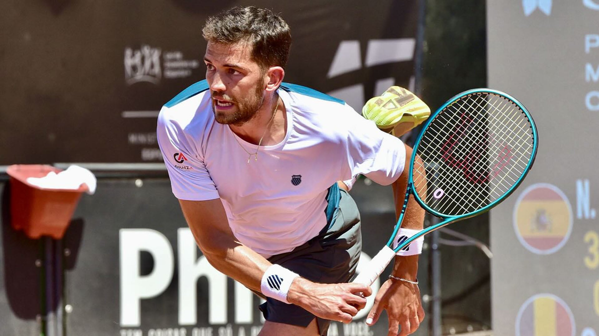 El tenista Nikolas Sánchez Izquierdo en acción durante un Challenger en Brasil (Foto: @nikolasanchez8)