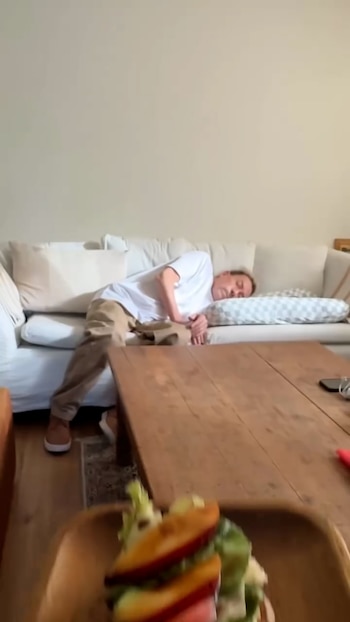 El abuelo Aníbal Pachano y su nieto, la convivencia