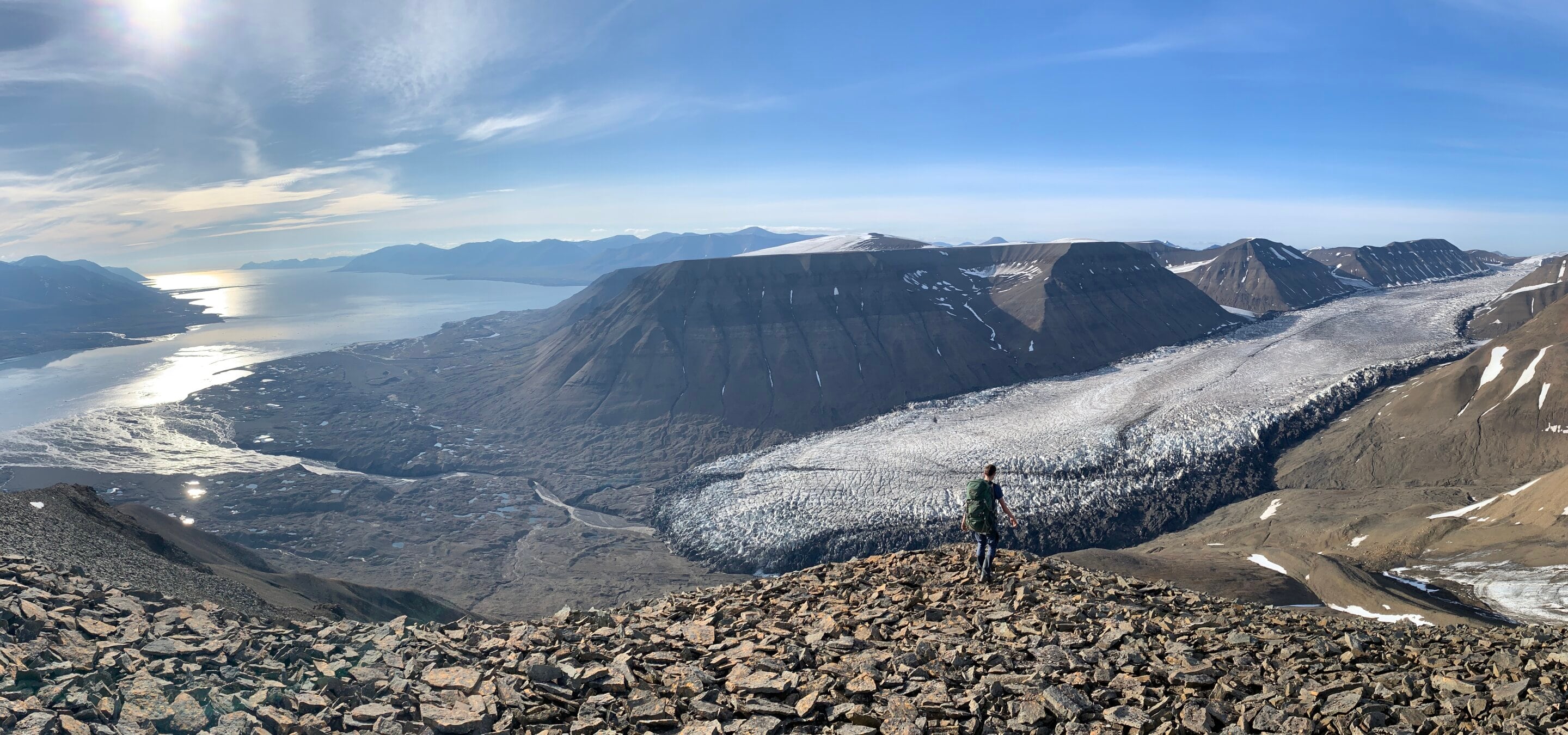 El retroceso del hielo deja expuestas nuevas zonas, donde afloran aguas subterráneas con gas disuelto acumulado bajo glaciares (Gabrielle Kleber)