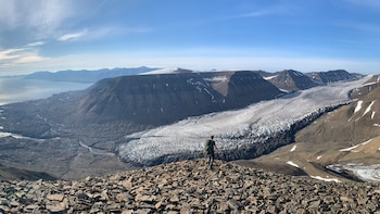 El deshielo acelerado de los glaciares permite que el metano antiguo atrapado en las rocas alcance la atmósfera, advierte un nuevo estudio