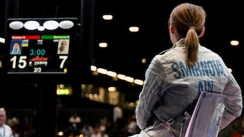 La rusa esperó sentada en