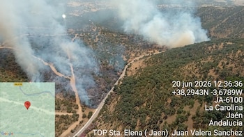 Movilizados más de 15 de efectivos para extinguir un incendio forestal declarado en La Carolina