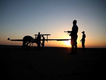 La Guardia Revolucionaria iraní creó células secretas en Irak para lanzar drones contra países del GolfoEntre el 20 de abril y el 17 de mayo, tres o cuatro equipos de unos diez combatientes chiítas iraquíes operaron desde zonas desérticas cerca de Basora y Samawa, según ocho informantes consultados