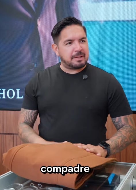 El ‘Loco’ Vargas protagoniza su propia versión de ‘El Diablo viste a la Moda’ junto a ‘Cuto’ y el ‘Chorri’. Captura: IG Tiendas Él.