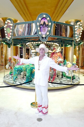 Alan Faena en la instalacion