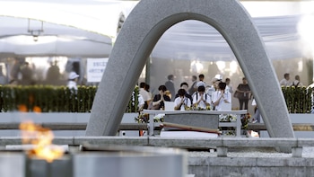 Japón conmemoró los 81 años del bombardeo atómico en Hiroshima con un llamado a eliminar las armas nucleares y evitar nuevas guerras