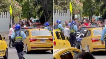 Varios uniformados reaccionaron de inmediato ante el incidente en Medellín - crédito Captura video