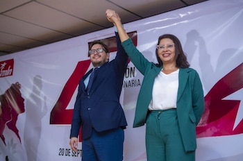 El médico Rafael Ernesto Aguirre Quintanilla asumió la candidatura presidencial del Frente Farabundo Martí para la Liberación Nacional para las elecciones de 2027 en El Salvador. / (FMLN)