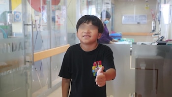 Thiago, un niño de nueve años de Huacho, recuperó la salud tras recibir el riñón de su madre en el Instituto Nacional de Salud del Niño San Borja - Créditos: INSN.