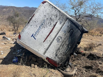 El camión involucrado también fue afectado por las llamas tras el accidente. Crédito: Gobierno de Nayarit.