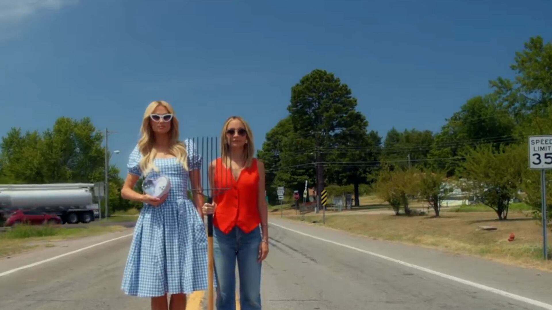 El momento mediático de Paris Hilton y Nicole Richie, cuando hacía el reality de sus vidas