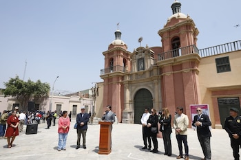 Fachada de la iglesia de