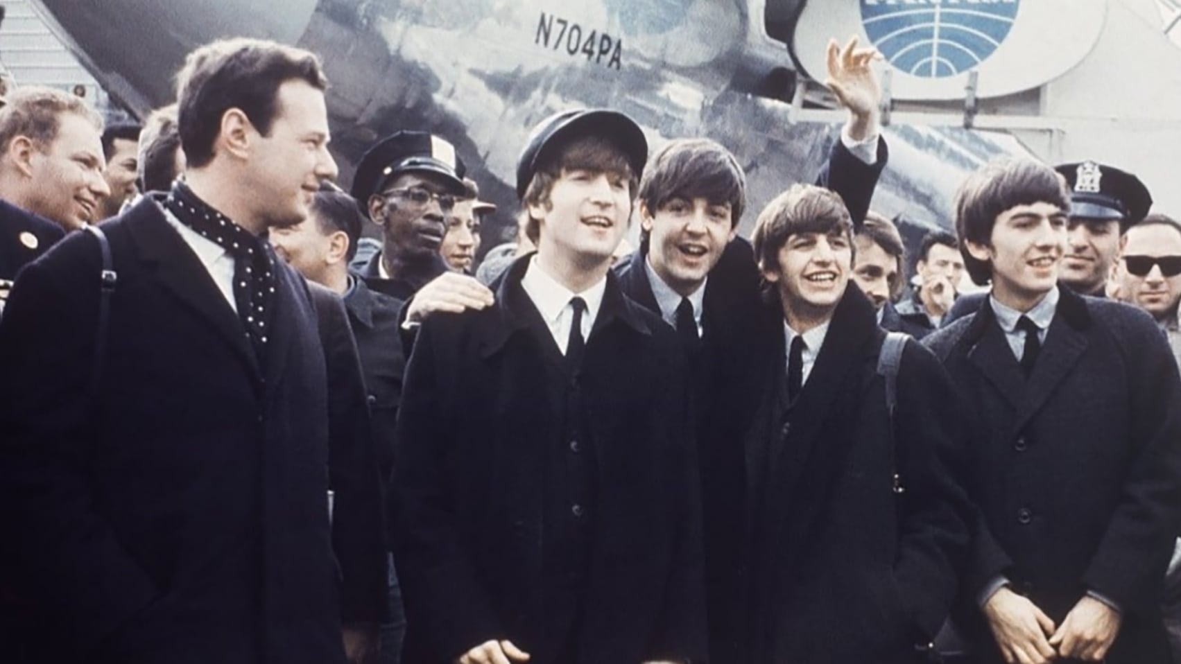 Brian Epstein junto a The Beatles
