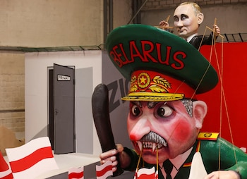 Muñecos de Vladimir Putin y