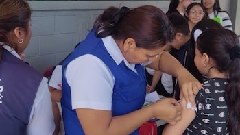Guatemala activa la segunda fase contra el sarampión: cinco municipios ampliados, dosis gratis y el foco en niños y jóvenes de 16 a 39 años (Foto cortesía Dirección Departamental de Redes Integradas de Servicios de Salud)