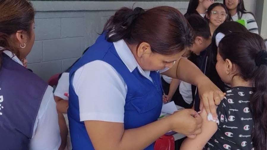 Guatemala activa la segunda fase contra el sarampión: cinco municipios ampliados, dosis gratis y el foco en niños y jóvenes de 16 a 39 años (Foto cortesía Dirección Departamental de Redes Integradas de Servicios de Salud)