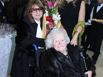 Mirta Guinzburg y su madre,