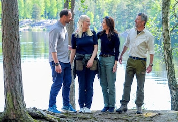 El rey Federico de Dinamarca, la reina María y los príncipes herederos Haakon y Mette-Marit de Noruega reaccionan durante su visita oficial de Estado a Noruega, en Oslo, Noruega, el 15 de mayo de 2024. (NTB/Lise Aaserud/vía REUTERS)