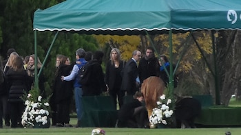 Apenas se enteró de la dramática noticia, Máxima viajó de urgencia a Buenos Aires y pudo despedirse de Inés en un cementerio de Pilar