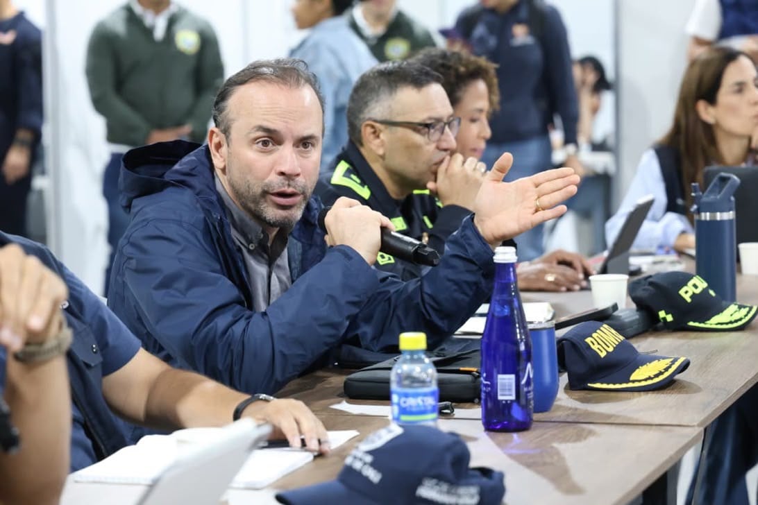 Las evaluaciones técnicas continúan en los edificios que presentaron daños tras el terremoto del 10 de agosto - crédito @alejoeder/X