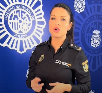Una agente de la Policía