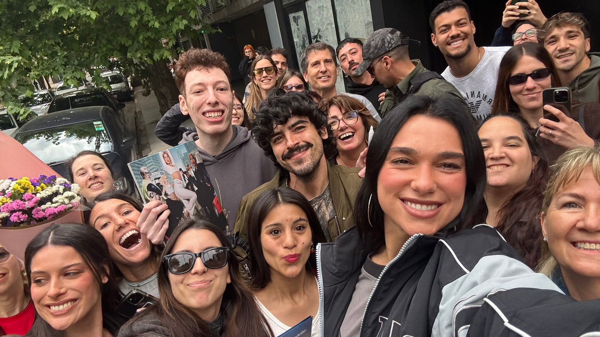 La selfie de Dua Lipa con sus fans