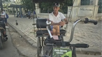63 años y ocho horas recorriendo La Habana: Conoce la historia de Toni, el bicitaxista