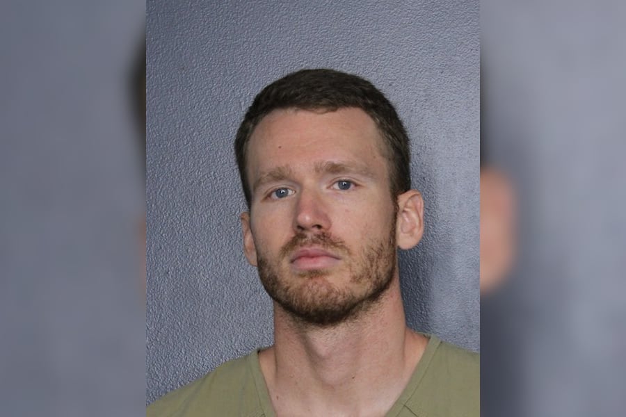 El oficial Brian Louis Sguros halló el cuerpo de Dennis I. West durante una inspección en Lauderhill en julio de 2022 (Broward Sheriff's Office).