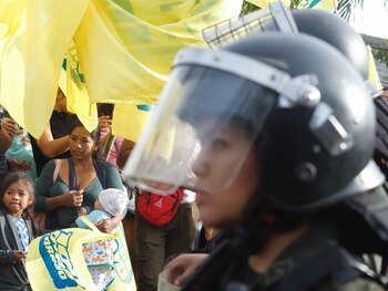 Personas protestan contra el padrón