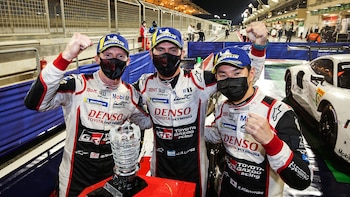 De izquierda a derecha, el