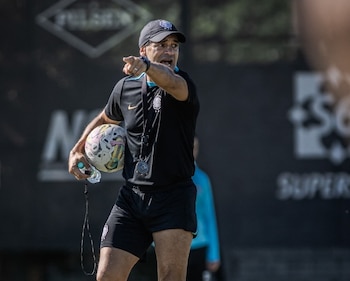 Fabián Bustos tiene bastante trabajo