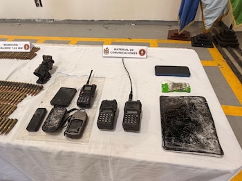 En la operación también incautaron material de comunicaciones - crédito prensa Fuerzas Militares