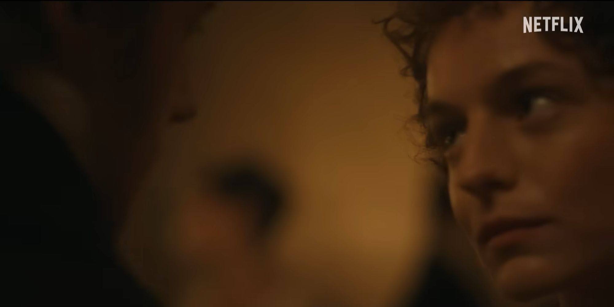 El primer teaser muestra imágenes de época y destaca la atmósfera melancólica de los personajes principales (Netflix)