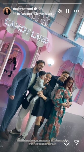 La orgullosa mamá posó junto