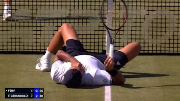 El brutal pelotazo en la cara que sufrió Francisco Cerúndolo durante su resonante triunfo en el césped del ATP 500 de Queen’s: avanzó a semifinales