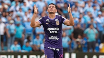 Jairo Vélez agradeciendo al cielo por su anotación ante Sporting Cristal. - Crédito: ITEA