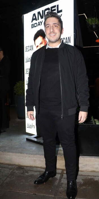 Jey Mammón llegando al festejo